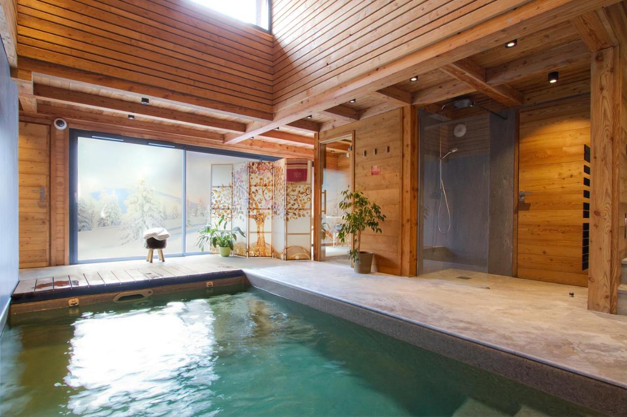 Le 1700 Apartment *